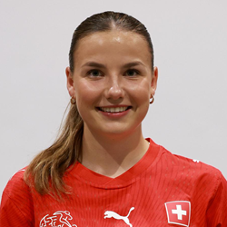 Looser Giulia